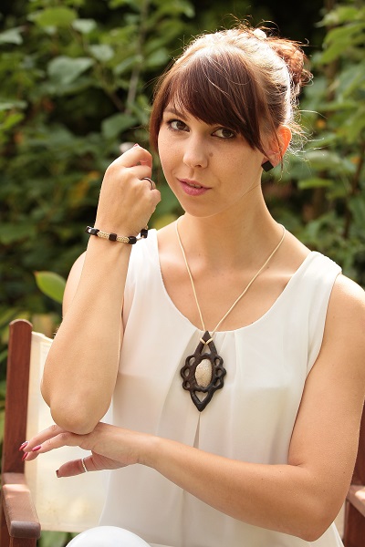 Holzarmband mit Kette